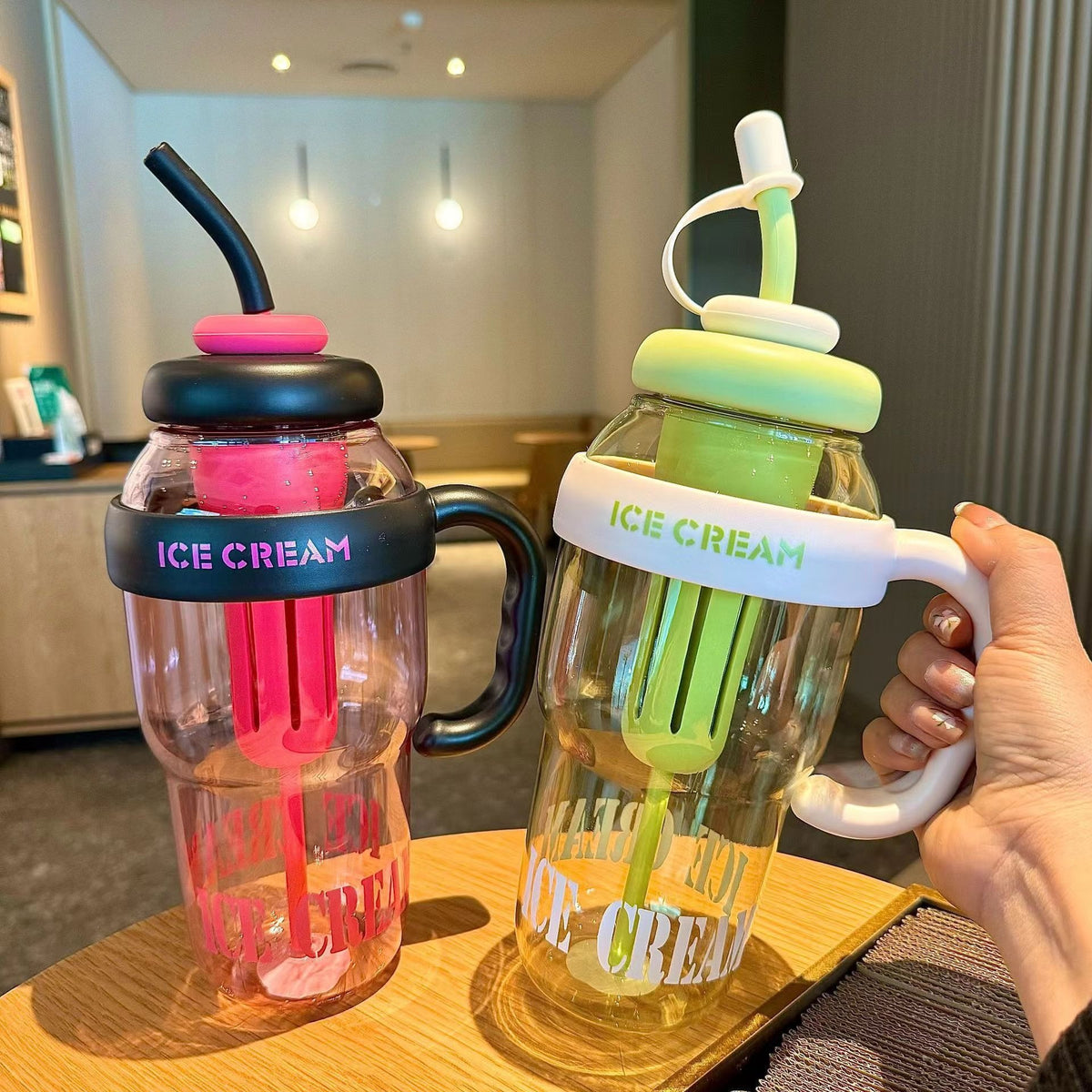 Plastic Water Bottle with Big Handle Transparent Party Cup for Girls Gift Cute Straw Large Capacity Plastic Milk Tea Cup